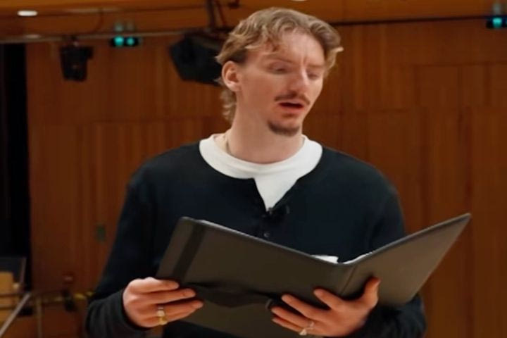 Νιουκάστλ: Ο Βολτεμάντε έγινε viral τραγουδώντας στην τηλεόραση και απέδειξε ότι… είναι καλύτερος στο γήπεδο